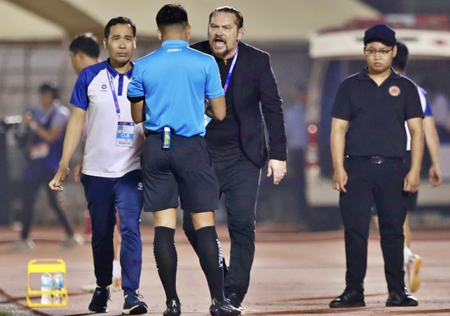 Velizar Popov và Đông Á Thanh Hoá, mặt trái những ồn ào ngoài đường biên