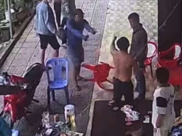 Xác minh nhóm đối tượng nghi cầm súng xông vào nhà dân dọa bắn