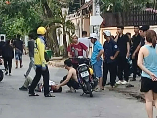 Ghen tuông, đi xe máy tận 300km phục kích đâm 'tình địch'