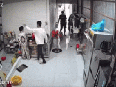 Vụ một phụ nữ bị đấm gục xuống sàn khi đang nấu ăn ở Cà Mau: Người chồng có những chia sẻ đầu tiên!