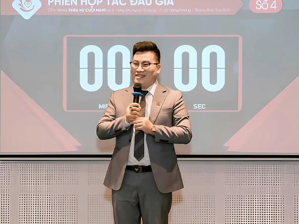 TGĐ Triệu Nụ Cười Hồ Quốc Thân bị khởi tố: Hay giảng đạo lý, 'trợ duyên' tiền lạ