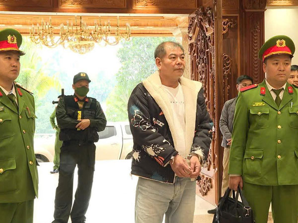 Hình ảnh khám xét khẩn cấp nơi ở của giang hồ Tuấn 'trắng'