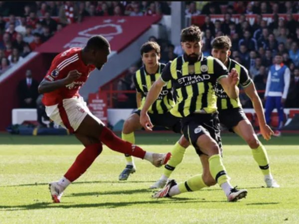 Thua sốc Nottingham Forest, Man City vỡ mộng Top 3