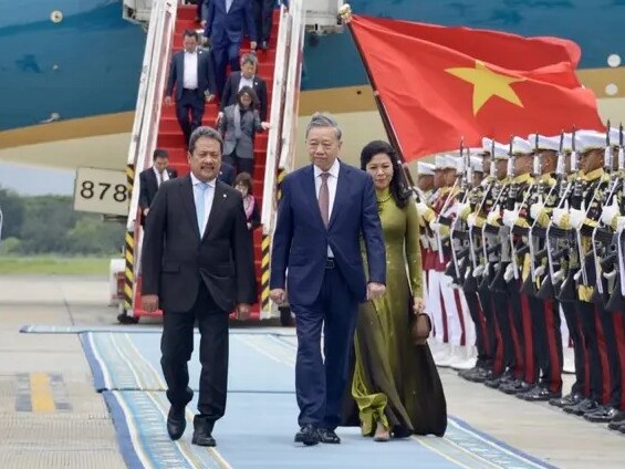 Indonesia bắn 7 loạt đại bác chào đón Tổng Bí thư Tô Lâm và Phu nhân