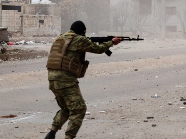 Thảm sát đẫm máu nhất Syria trong 14 năm: Quân trung thành với ông Assad tấn công dữ dội, bị truy lùng