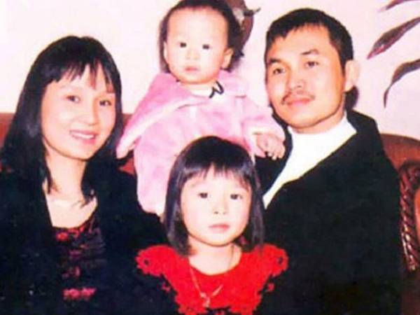 Người đàn ông U70 cưới vợ 'tiểu thư' phố cổ Hà Nội: Đưa tiền bằng 2 tay, chưa dám làm một điều 30 năm