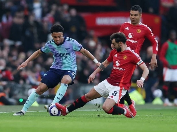 Bruno Fernandes lập siêu phẩm, Man United bị Arsenal níu chân ở đại chiến