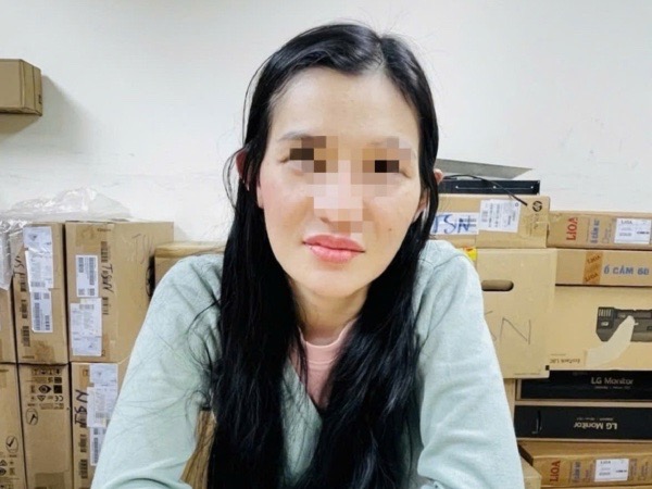 Đối tượng bị truy nã đặc biệt bị bắt khi vừa xuống máy bay