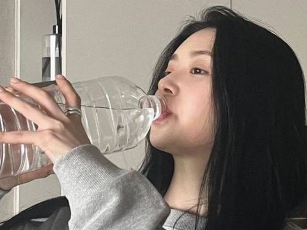 4 thói quen uống nước 'phá thận', hại sức khỏe chẳng kém rượu bia nhưng nhiều người vẫn làm mỗi ngày