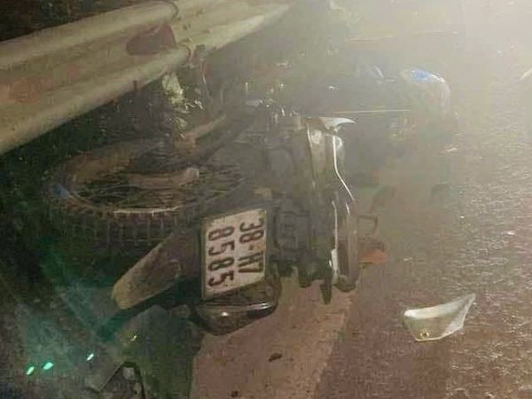 Va chạm với xe đầu kéo, 2 học sinh lớp 9 tử vong tại chỗ