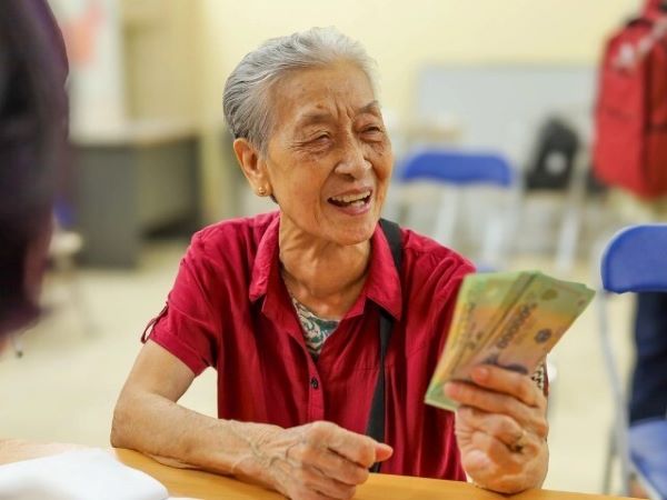 Từ 1/7/2025 người 60 tuổi sẽ được hưởng trợ cấp hàng tháng