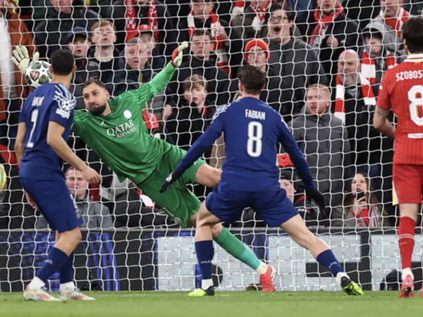 Thủ môn Donnarumma sắm vai người hùng, PSG loại Liverpool tại Anfield