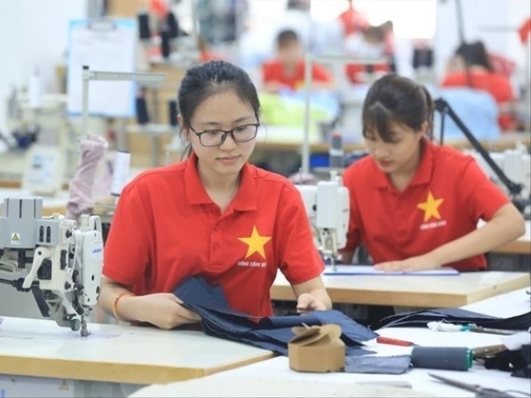 Mỹ áp thuế với nhiều nước: Lo hàng tràn vào Việt Nam để 'rửa nguồn'