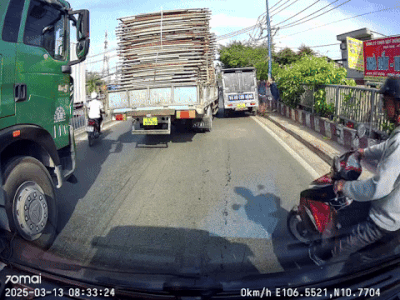 Hai tài xế dừng ô tô trên cầu ở TP HCM lao vào đánh nhau