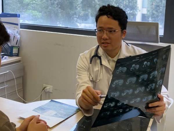 1 gia đình ở Hà Nội có 2 anh em cùng mắc ung thư phổi: Căn nguyên chính là thói quen tai hại này!