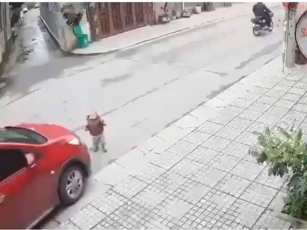 Vụ bé 16 tháng bị ô tô phụ huynh cán tử vong: Công an triệu tập những người liên quan