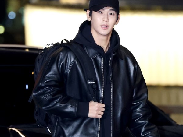 Kim Soo Hyun bất ngờ ra nước ngoài ngay trong đêm giữa bão ồn ào