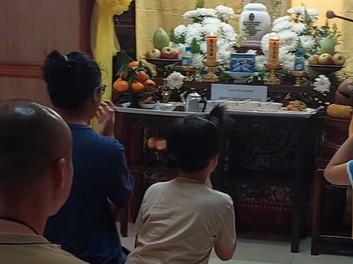 Thất đầu tiên của nghệ sĩ Quý Bình: Vợ tiều tuỵ bật khóc, 1 nhân vật xuất hiện gây xót xa