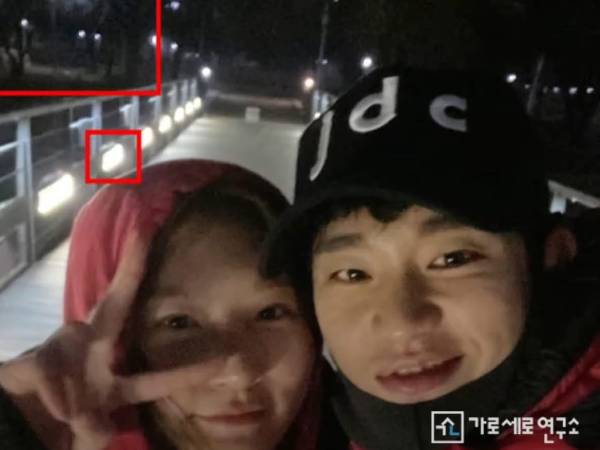 3 điểm đáng ngờ trong ảnh selfie của Kim Soo Hyun: Lộ địa điểm và thời gian hẹn hò thực sự không như tuyên bố?