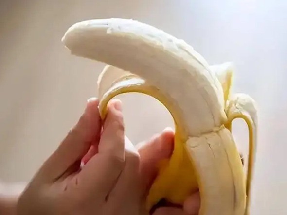 Dậy sớm ăn một quả chuối mỗi sáng, 1 năm sau đi khám người phụ nữ 66 tuổi nhận kết quả bất ngờ