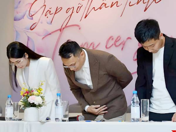 Quang Linh, Hằng Du Mục 'lách' gặp gỡ báo chí để họp báo chui, sao không bị phạt?