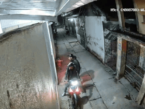 Mối quan hệ 'khó tả' của 2 người đàn ông khiến 1 người phụ nữ vụt nổi tiếng