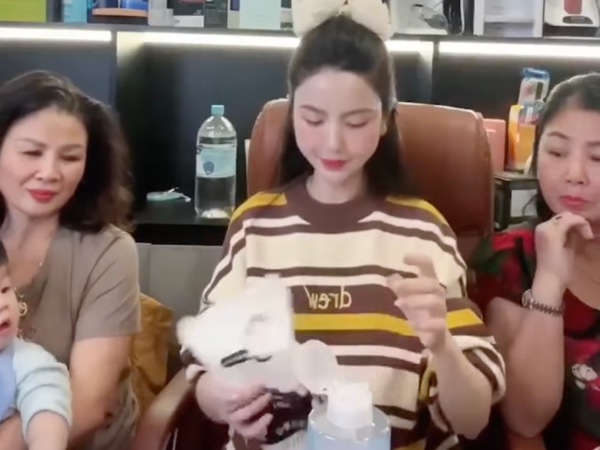 Khoảnh khắc hé lộ sự thật về mối quan hệ thông gia giữa nhà Quang Hải và Chu Thanh Huyền