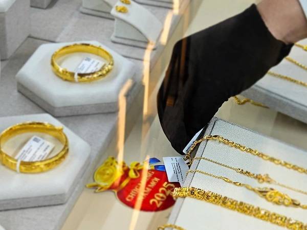 Giá vàng miếng SJC và vàng nhẫn cao chót vót, tiến gần mốc 100 triệu đồng/lượng
