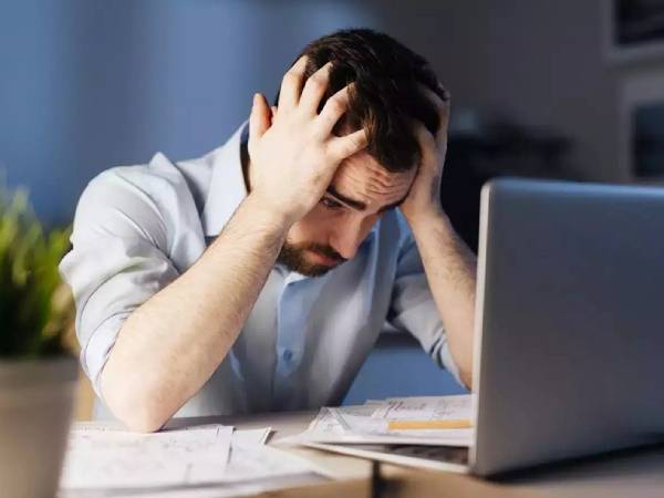 Mất việc ở tuổi 40, lương trăm triệu thành số 0, vợ chồng cãi vã không hồi kết