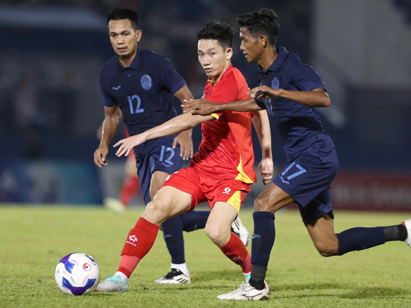 Hai Long khiêm tốn sau 'siêu phẩm' đá phạt