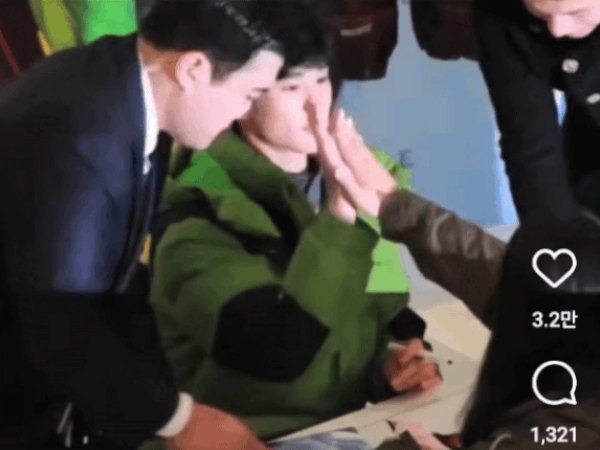 Tranh cãi dữ dội video Kim Soo Hyun nghiến răng, hung hăng với khán giả