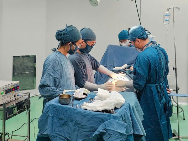 Cắt tử cung, cứu sản phụ bị băng huyết sau khi sinh con lần thứ 6