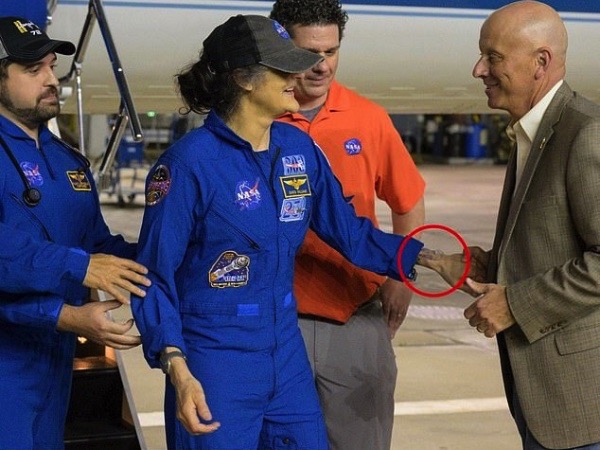 1 chi tiết trên cổ tay nữ phi hành gia NASA khi vừa trở lại trái đất khiến giới y khoa ngỡ ngàng: Điều gì đã xảy ra sau 9 tháng?