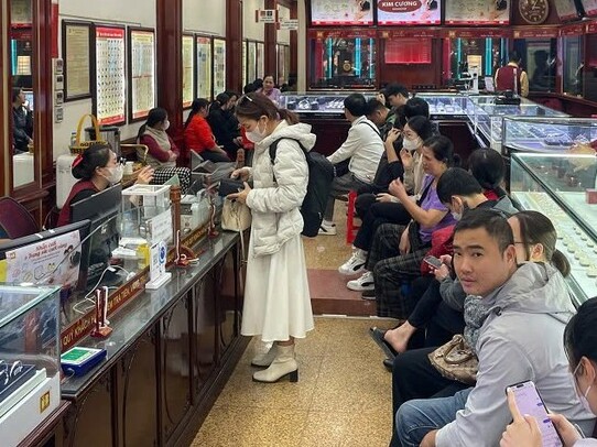Mang 25 cây vàng chốt lời, người đàn ông ở Hà Nội đi từ nhà ra tiệm đã 'bay' mất hàng chục triệu đồng