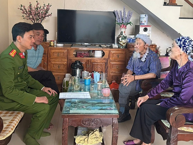 Không nhớ mở tài khoản MSB khi nào, cụ bà ở Thanh Hóa tưởng bị lừa đảo khi được thông báo nhận 100 triệu đồng tiền chuyển khoản nhầm, công an phải mời lên ngân hàng để xác minh