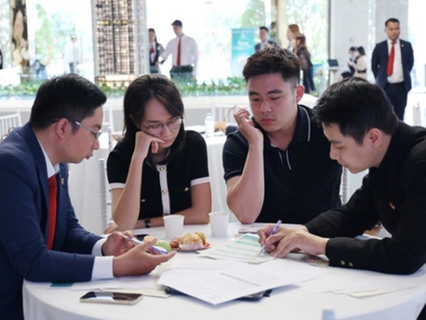 Tâm sự của người tìm mua căn hộ tại TPHCM: 'Chỗ nào cũng tăng giá hết rồi!'