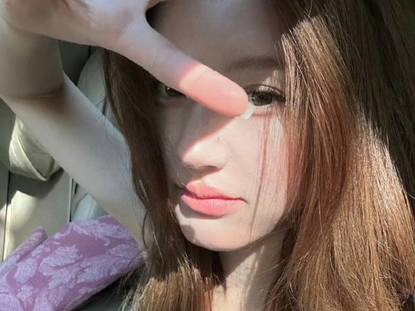Triệu Lộ Tư đăng tin nhắn fan cuồng mắng dữ dội, phản hồi cực gay gắt: 'Thích make up, make up cả đời'