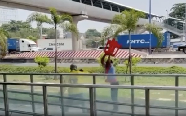 Công an làm việc với tài xế xe công nghệ đánh nhau với bảo vệ ga metro số 1
