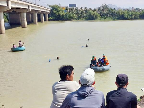 Tìm thấy 2 thi thể nữ giới trên sông, nghi nhảy cầu