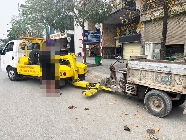 Bị phát hiện, lái xe công nông ở Hà Nội khai 'luồn lách trong ngõ, ngách để né CSGT'