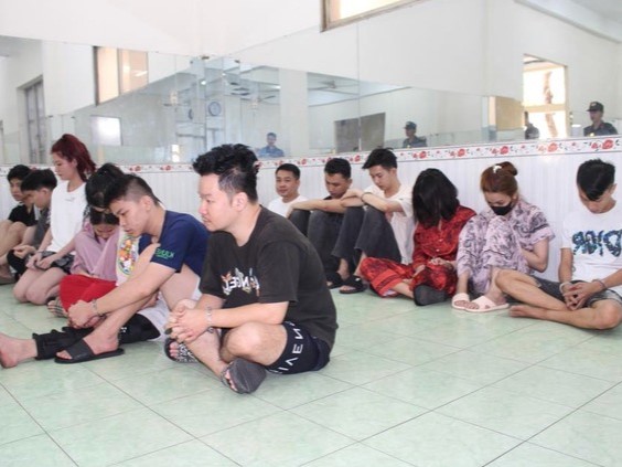 Công an TP HCM bắt nóng 2 nhóm thác loạn tập thể