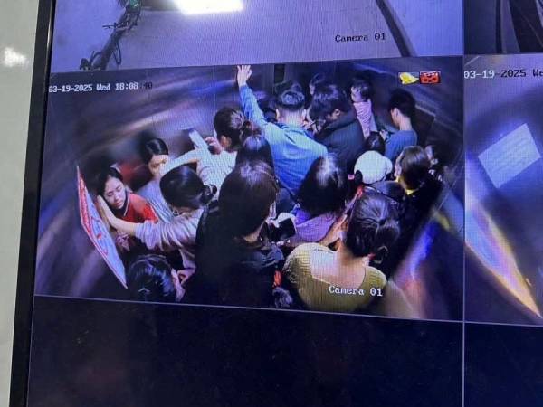 Lạ lùng chung cư giá rẻ, dù thang máy rơi liên tục, nhà xuống cấp nhưng giá vẫn tăng không ngừng