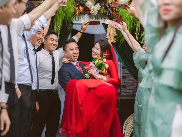 Đám cưới ở Bình Định trang trí bằng 200kg rau củ, khách ăn cỗ được gói mang về