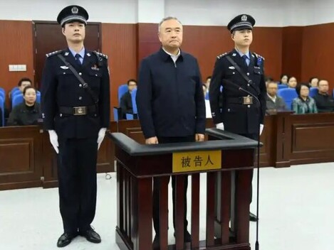 Quan tham Trung Quốc nhận 22 thùng tiền mặt, xe chở không lên nổi dốc hầm: 'Lúc đó tôi thật điên'