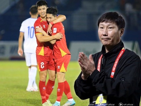 HLV Kim Sang-sik ra quyết định táo bạo, ĐT Việt Nam 'đè bẹp' tuyển Lào trong mưa bàn thắng
