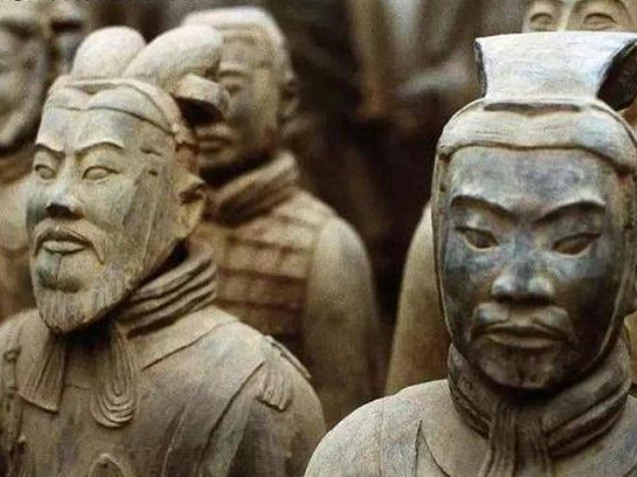 Đội quân đất nung mộ Tần Thủy Hoàng được tạo ra thế nào? Sau khi một bức tượng nứt vỡ, đáp án mới hé mở