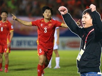 Chuyện chưa kể về 'quân bài trong tay áo' của HLV Kim Sang-sik & sự thật của đội tuyển Lào