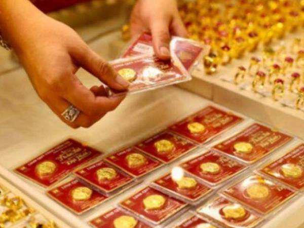 Chuyên gia nói gì về những người trót 'đu đỉnh' vàng hơn 100 triệu đồng/lượng?