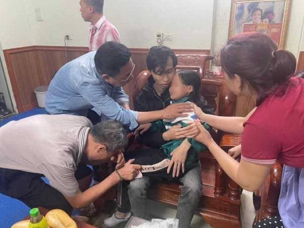 Lời kể vụ bé gái 9 tuổi bị bắt cóc, khống chế: Cả gia đình quỳ gối van xin, kẻ bắt cóc lạnh lùng đáp một câu khiến ai cũng chết lặng