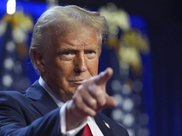 Ông Trump áp thuế 25% với tất cả các loại ô tô nhập khẩu